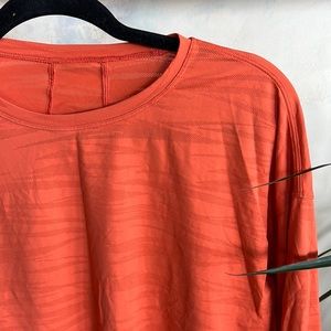 Lululemon Muscle Love crop long sleeve (no size)